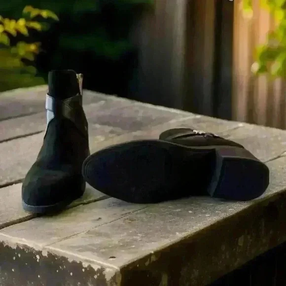 Women's Black Criss Cross Booties Size 5.5 - Picture 4 of 6